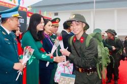 Hình ảnh ấn tượng của hàng nghìn thanh niên Hà Nội trong ngày nhập ngũ