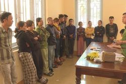 Bắt giữ hàng chục 'con bạc' đang sát phạt nhau trong rẫy vắng