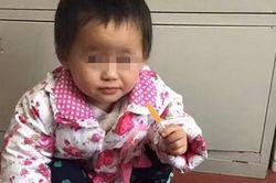 Chứng kiến bố mẹ cãi nhau, mẹ tức đến ngất xỉu, đứa trẻ có hành động khiến ai cũng xót xa