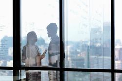 Ghen với cô đồng nghiệp ưu tú của chồng