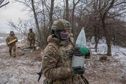 Ukraine bị nghi dùng vũ khí hóa học, Kremlin lên tiếng về tiết lộ của cựu Thủ tướng Israel