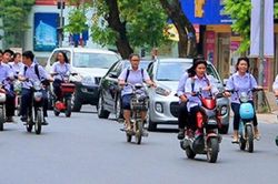 Học sinh phải thông thạo kĩ năng đi xe máy, xe điện