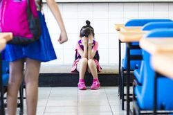Bạo lực học đường: Làm sao để con mạnh mẽ và vững tâm?