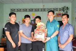 Ba anh em sinh ba cùng vào quân ngũ