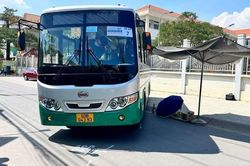 Đồng Nai: Tài xế xe đưa đón lùi xe bất cẩn, một học sinh lớp 3 tử vong