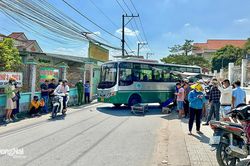 Va chạm với xe đưa rước, 1 học sinh tử vong