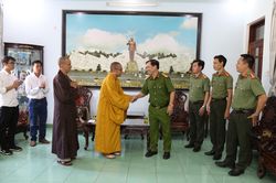 Gia Lai: Chùa Bửu Minh thăm, cảm ơn lãnh đạo Công an tỉnh