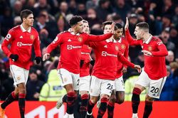 MU thoát thua Leeds nhờ Rashford và Sancho