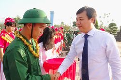Tuổi trẻ Đồng Tháp hăng hái lên đường bảo vệ Tổ quốc