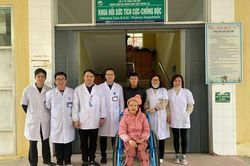 Uống lá cây rừng chữa ho, bà bầu 37 tuần nguy kịch