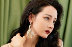 Địch Lệ Nhiệt Ba vướng tin mang thai