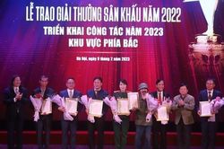 Bốn nghệ sĩ nhân dân ẵm giải A vở diễn sân khấu