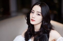 Địch Lệ Nhiệt Ba kiện hàng chục người vì tung tin cô mang thai