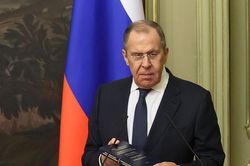 Lavrov: Nga sẽ đứng vững trong điều kiện chiến tranh hỗn hợp