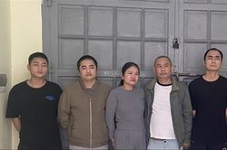 Bắt quả tang 5 thanh niên 'làm bậy' tại ngôi nhà hoang giữa cánh đồng