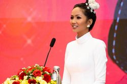 Hoa hậu H'Hen Niê làm đại sứ truyền thông Lễ hội cà phê Buôn Ma Thuột năm 2023