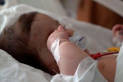 Mất bố mẹ, hàng trăm trẻ em Thổ Nhĩ Kỳ bỗng trở thành vô danh
