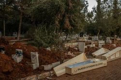 Thi thể xếp chồng trên đường phố ở Thổ Nhĩ Kỳ - Syria sau thảm họa