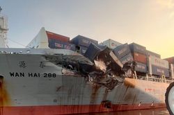 Hai tàu chở container va chạm tại Cần Giờ, nhiều hàng hóa hư hỏng