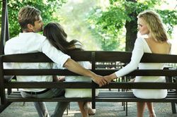 Hàng nghìn cô gái lập nhóm kiểm tra độ chung thủy của người yêu