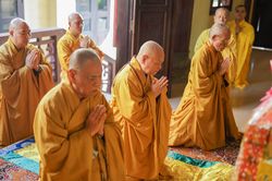Hòa thượng Chủ tịch Hội đồng Trị sự đảnh lễ tưởng niệm Đại lão Hòa thượng Thích Tịnh Khiết