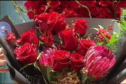 Hoa ngoại nhập tiền triệu hút khách dịp Valentine