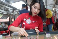 Đi chợ đá quý vùng cao, có viên lên đến cả tỷ đồng