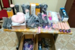 Hai người phụ nữ 'găm' hàng trăm sản phẩm 'đồ chơi tình dục'