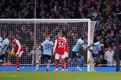 Arsenal bất ngờ chững lại, Man City và MU nhận tin vui ở cuộc đua vô địch