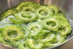 Thêm vài giọt này, mướp đắng không còn đắng lại giòn ngon hơn gấp bội
