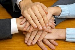 Chế giễu, nói móc sẽ mất đoàn kết
