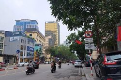 Hà Nội nghiên cứu dỡ bỏ biển cấm taxi trên nhiều tuyến phố trung tâm