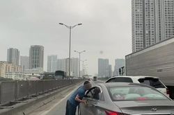 Nam tài xế xe Porsche nhổ nước bọt vào xe khác, sẽ bị xử lý như thế nào?