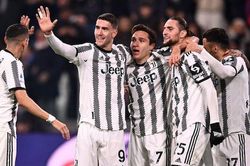 Nghiệt ngã VAR, Rabiot tỏa sáng giúp Juventus thắng nghẹt thở