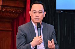 Thứ trưởng Bộ GD-ĐT: 'Không nên quá lo ngại hay hoảng sợ về ChatGPT'