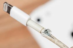Vì sao cáp sạc Apple thường xuyên bị đứt?