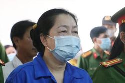 Bà trùm Mười Tường và 24 đồng phạm trong đường dây buôn lậu vàng, USD hầu tòa