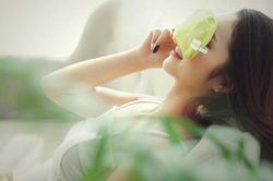 7 cách tự nhiên làm dịu khô, mỏi mắt... do thói quen sinh hoạt
