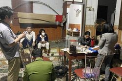 Vụ 5 người bị nguy kịch sau ăn bữa tối: 2 người phải lọc máu, thở máy
