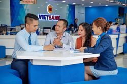 Ngân hàng cắt giảm lợi nhuận, 'chia lửa' cùng doanh nghiệp