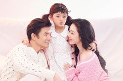 Ảnh Valentine ngọt ngào của Quỳnh Kool, Nhan Phúc Vinh và bé Happi