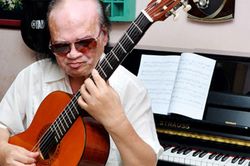 Tiếng đàn khó quên của NSƯT Văn Vượng