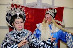 Nếp nhà, vai diễn và niềm tin tôn giáo