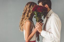 Cách để vợ chồng 'hâm nóng' lại tình yêu trong ngày lễ tình nhân 14/2 khi tình cảm đã bớt nồng nàn sau nhiều năm bên nhau