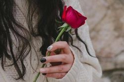 Hành động của bố mẹ bạn trai trong lần đầu gặp mặt khiến tôi hoang mang