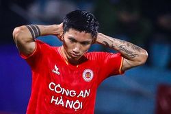 Các đại gia V.League đã tìm ra cách bóp nghẹt Văn Hậu