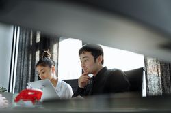 Gen Z bình thường hóa tình yêu công sở