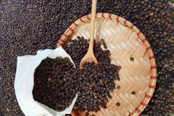 Giá tiêu hôm nay 15/2: Tiếp tục tăng thêm 1.000 đồng/kg