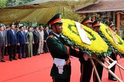 Thủ tướng Phạm Minh Chính dâng hương tưởng niệm đồng chí Huỳnh Tấn Phát
