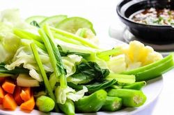Điều gì xảy ra với cơ thể khi ăn rau thay cơm?
